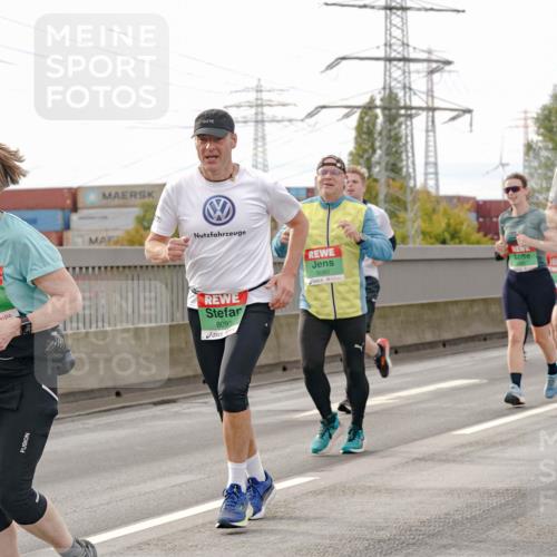 03.10.2025 - Köhlbrandbrückenlauf Michael Burmester http://msf.ph/oto/9161498 03.10.2025 16:00:04 Position 3 8084, 8093, 9080, 9054 meine-sportfotos.de