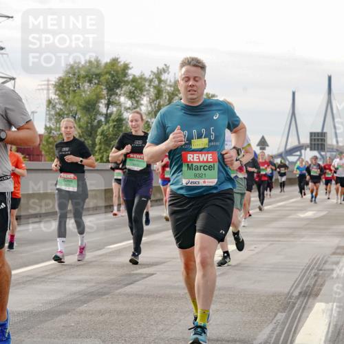 03.10.2025 - Köhlbrandbrückenlauf Michael Burmester http://msf.ph/oto/9161501 03.10.2025 16:00:05 Position 3 67, 9054, 2025, 9321 meine-sportfotos.de