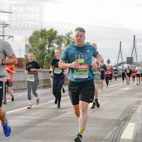 03.10.2025 - Köhlbrandbrückenlauf Michael Burmester http://msf.ph/oto/9161502 03.10.2025 16:00:05 Position 3 054, 2025, 9321 meine-sportfotos.de
