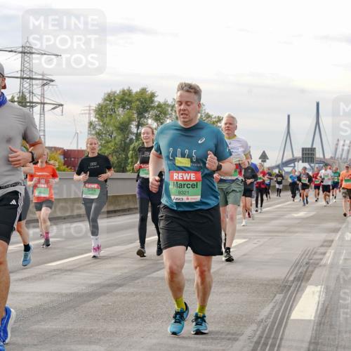 03.10.2025 - Köhlbrandbrückenlauf Michael Burmester http://msf.ph/oto/9161504 03.10.2025 16:00:05 Position 3 51, 9054, 2025, 9321 meine-sportfotos.de