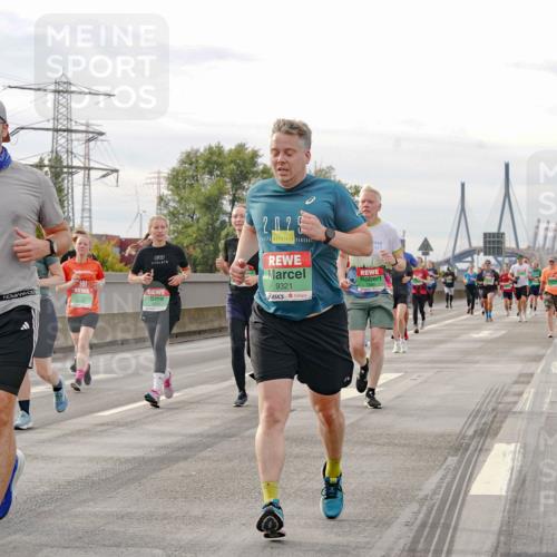 03.10.2025 - Köhlbrandbrückenlauf Michael Burmester http://msf.ph/oto/9161505 03.10.2025 16:00:05 Position 3 2025, 9321, 8841, 9054 meine-sportfotos.de