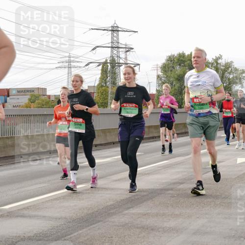 03.10.2025 - Köhlbrandbrückenlauf Michael Burmester http://msf.ph/oto/9161509 03.10.2025 16:00:07 Position 3 8451, 7, 8971, 7399, 8970 meine-sportfotos.de
