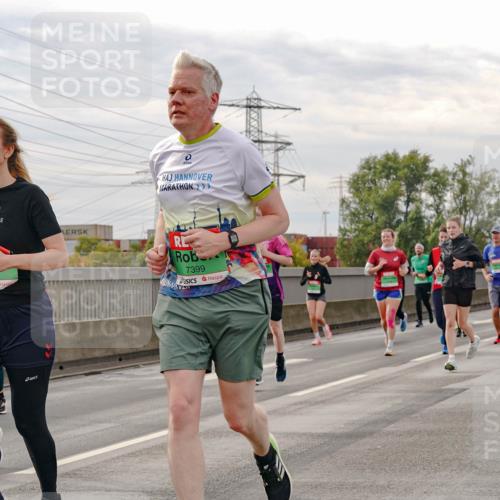 03.10.2025 - Köhlbrandbrückenlauf Michael Burmester http://msf.ph/oto/9161515 03.10.2025 16:00:09 Position 3 7, 8970, 7399 meine-sportfotos.de