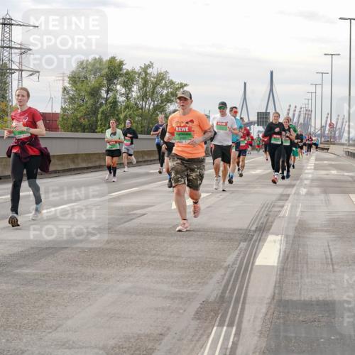 03.10.2025 - Köhlbrandbrückenlauf Michael Burmester http://msf.ph/oto/9161528 03.10.2025 16:00:15 Position 3 7692 meine-sportfotos.de