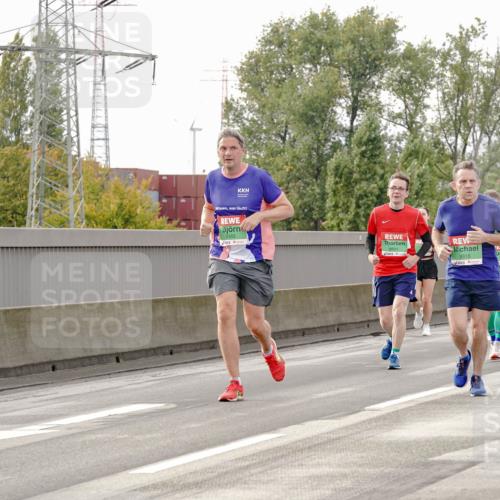 03.10.2025 - Köhlbrandbrückenlauf Michael Burmester http://msf.ph/oto/9161587 03.10.2025 16:00:35 Position 3 9383, 9318, 7661 meine-sportfotos.de