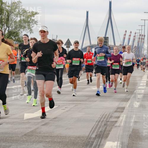 03.10.2025 - Köhlbrandbrückenlauf Michael Burmester http://msf.ph/oto/9161599 03.10.2025 16:00:40 Position 3 7886, 7786, 12 meine-sportfotos.de