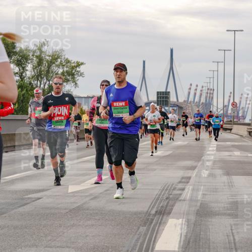 03.10.2025 - Köhlbrandbrückenlauf Michael Burmester http://msf.ph/oto/9161627 03.10.2025 16:00:50 Position 3 560, 9604 meine-sportfotos.de