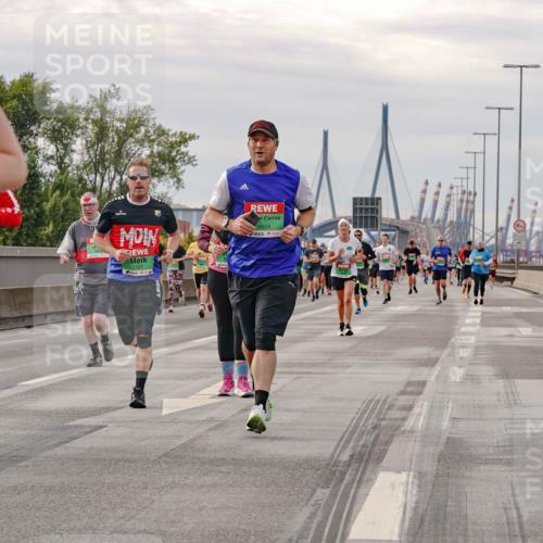 03.10.2025 - Köhlbrandbrückenlauf Michael Burmester http://msf.ph/oto/9161629 03.10.2025 16:00:50 Position 3 8909, 7157, 9604 meine-sportfotos.de