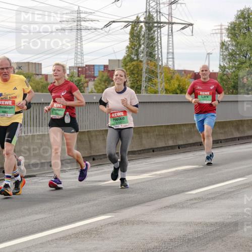 03.10.2025 - Köhlbrandbrückenlauf Michael Burmester http://msf.ph/oto/9161660 03.10.2025 16:01:02 Position 3 9520, 9371, 7893, 8700, 7717 meine-sportfotos.de