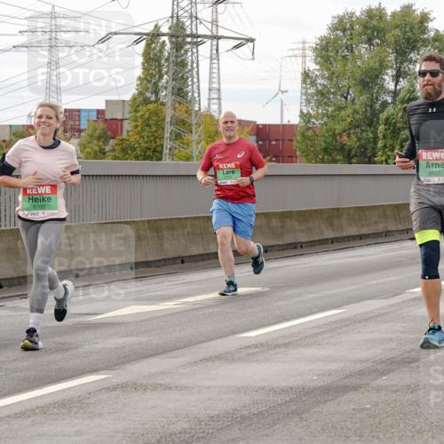 03.10.2025 - Köhlbrandbrückenlauf Michael Burmester http://msf.ph/oto/9161661 03.10.2025 16:01:03 Position 3 7893, 8700, 8607 meine-sportfotos.de