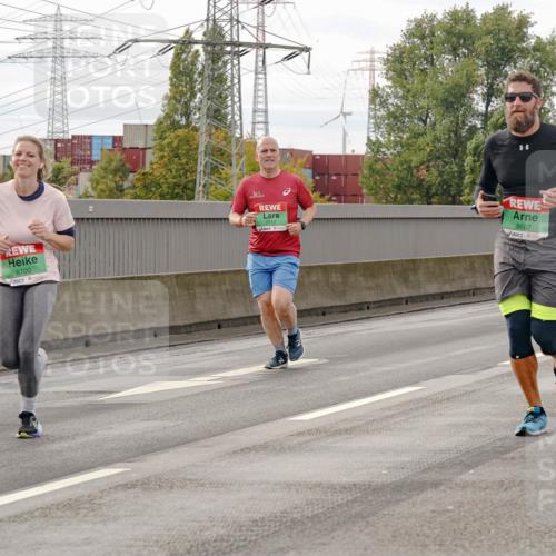 03.10.2025 - Köhlbrandbrückenlauf Michael Burmester http://msf.ph/oto/9161662 03.10.2025 16:01:03 Position 3 7893, 8700, 7717, 8607 meine-sportfotos.de