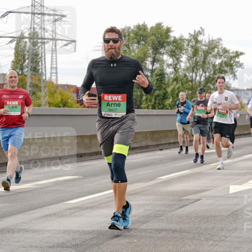 03.10.2025 - Köhlbrandbrückenlauf Michael Burmester http://msf.ph/oto/9161665 03.10.2025 16:01:04 Position 3 7717, 3, 9193, 8607 meine-sportfotos.de