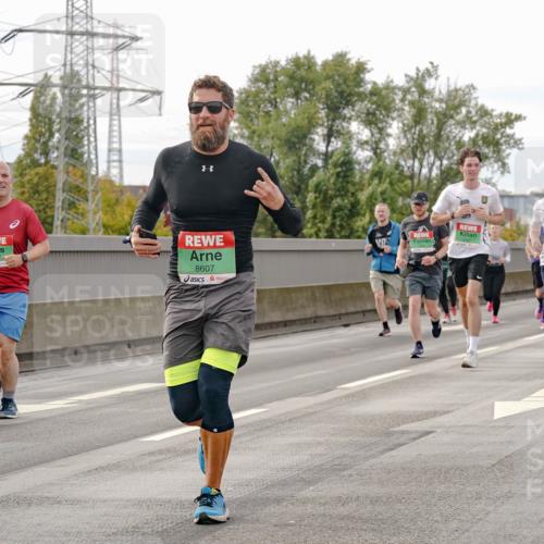 03.10.2025 - Köhlbrandbrückenlauf Michael Burmester http://msf.ph/oto/9161667 03.10.2025 16:01:04 Position 3 7717, 8607, 9193 meine-sportfotos.de
