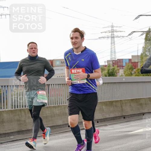 03.10.2025 - Köhlbrandbrückenlauf Michael Burmester http://msf.ph/oto/9161699 03.10.2025 16:01:14 Position 3 9066, 4, 7492 meine-sportfotos.de