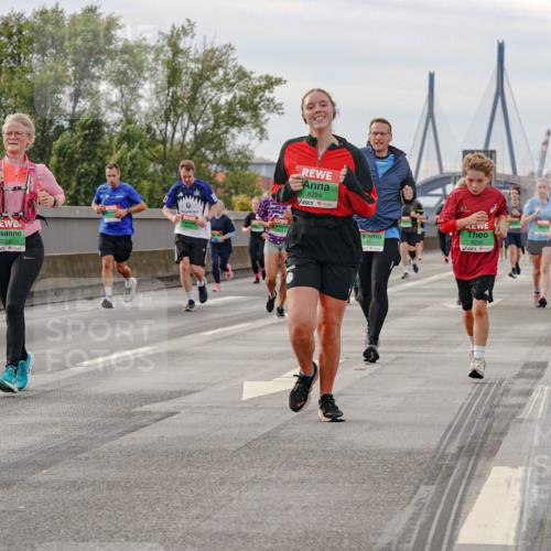 03.10.2025 - Köhlbrandbrückenlauf Michael Burmester http://msf.ph/oto/9161719 03.10.2025 16:01:20 Position 3 8028, 8224, 9351, 8256 meine-sportfotos.de