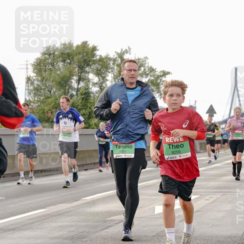03.10.2025 - Köhlbrandbrückenlauf Michael Burmester http://msf.ph/oto/9161727 03.10.2025 16:01:23 Position 3 8224, 9351, 8256 meine-sportfotos.de