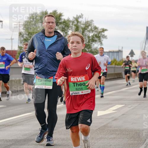 03.10.2025 - Köhlbrandbrückenlauf Michael Burmester http://msf.ph/oto/9161730 03.10.2025 16:01:24 Position 3 9351, 8256 meine-sportfotos.de