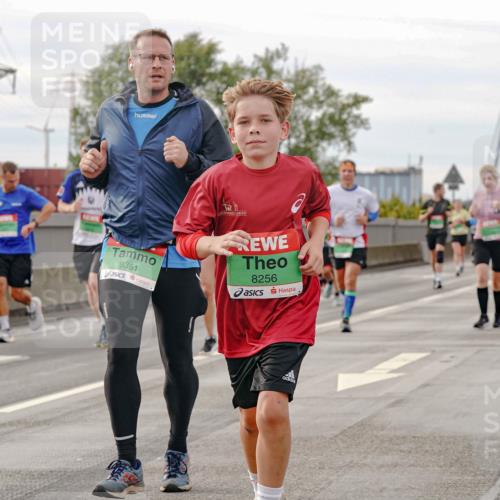 03.10.2025 - Köhlbrandbrückenlauf Michael Burmester http://msf.ph/oto/9161731 03.10.2025 16:01:24 Position 3 9351, 8256 meine-sportfotos.de
