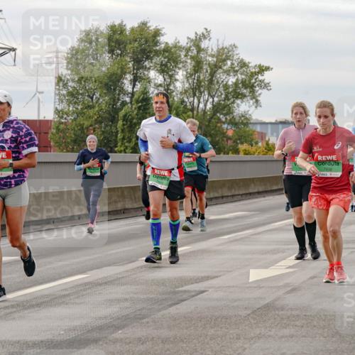03.10.2025 - Köhlbrandbrückenlauf Michael Burmester http://msf.ph/oto/9161736 03.10.2025 16:01:27 Position 3 7864, 7792, 7938 meine-sportfotos.de