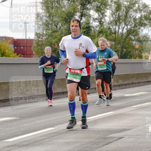 03.10.2025 - Köhlbrandbrückenlauf Michael Burmester http://msf.ph/oto/9161737 03.10.2025 16:01:27 Position 3 42, 7864, 2025, 7938 meine-sportfotos.de
