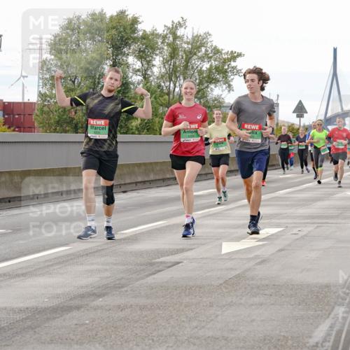 03.10.2025 - Köhlbrandbrückenlauf Michael Burmester http://msf.ph/oto/9161757 03.10.2025 16:01:34 Position 3 9205, 9204 meine-sportfotos.de