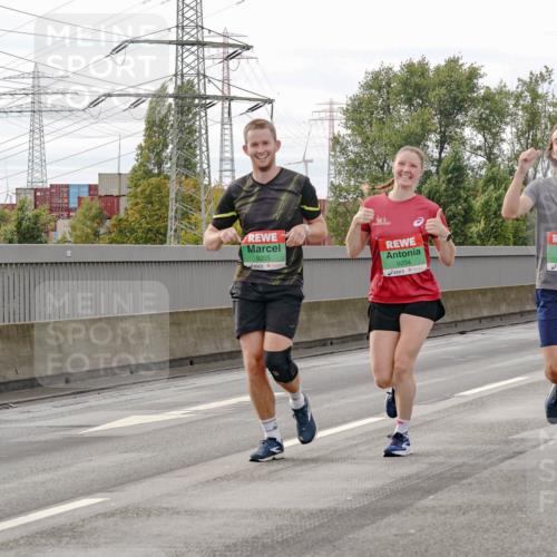 03.10.2025 - Köhlbrandbrückenlauf Michael Burmester http://msf.ph/oto/9161761 03.10.2025 16:01:35 Position 3 9205, 9204, 9203 meine-sportfotos.de