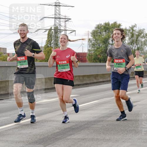 03.10.2025 - Köhlbrandbrückenlauf Michael Burmester http://msf.ph/oto/9161768 03.10.2025 16:01:37 Position 3 9205, 9204, 9203 meine-sportfotos.de