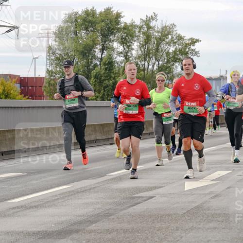 03.10.2025 - Köhlbrandbrückenlauf Michael Burmester http://msf.ph/oto/9161784 03.10.2025 16:01:42 Position 3 9000, 8998, 8071, 8497 meine-sportfotos.de