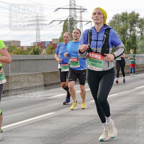 03.10.2025 - Köhlbrandbrückenlauf Michael Burmester http://msf.ph/oto/9161803 03.10.2025 16:01:47 Position 3 8032, 7782, 8071 meine-sportfotos.de
