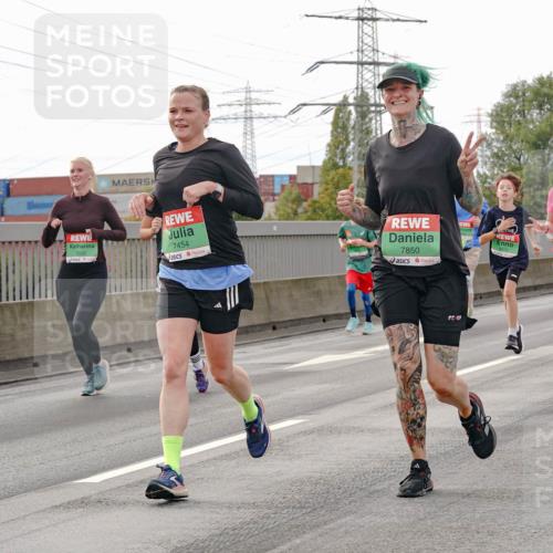 03.10.2025 - Köhlbrandbrückenlauf Michael Burmester http://msf.ph/oto/9161820 03.10.2025 16:01:51 Position 3 7659, 7454, 7850 meine-sportfotos.de