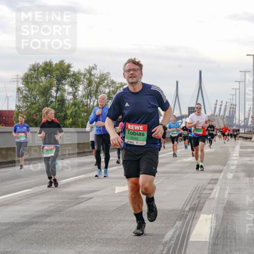 03.10.2025 - Köhlbrandbrückenlauf Michael Burmester http://msf.ph/oto/9161833 03.10.2025 16:01:55 Position 3 9162 meine-sportfotos.de