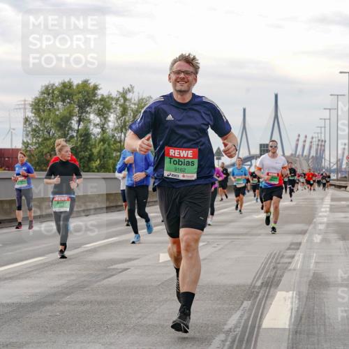 03.10.2025 - Köhlbrandbrückenlauf Michael Burmester http://msf.ph/oto/9161835 03.10.2025 16:01:55 Position 3 9162 meine-sportfotos.de