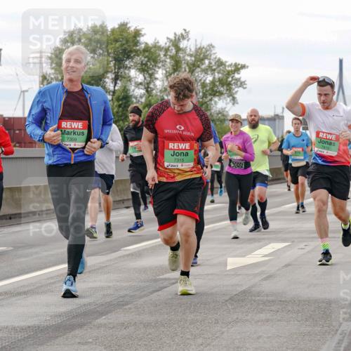 03.10.2025 - Köhlbrandbrückenlauf Michael Burmester http://msf.ph/oto/9161843 03.10.2025 16:01:58 Position 3 7359, 7315, 7810 meine-sportfotos.de