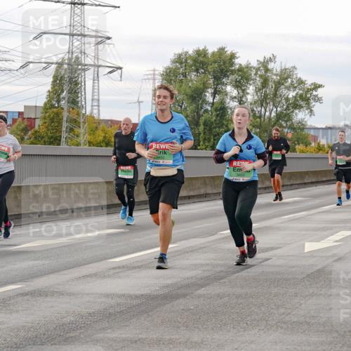 03.10.2025 - Köhlbrandbrückenlauf Michael Burmester http://msf.ph/oto/9161865 03.10.2025 16:02:05 Position 3 9050, 1, 9452, 9450 meine-sportfotos.de