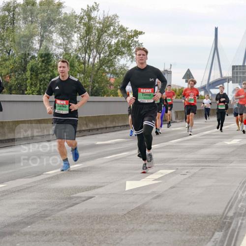 03.10.2025 - Köhlbrandbrückenlauf Michael Burmester http://msf.ph/oto/9161877 03.10.2025 16:02:09 Position 3 9612, 9158, 9655 meine-sportfotos.de