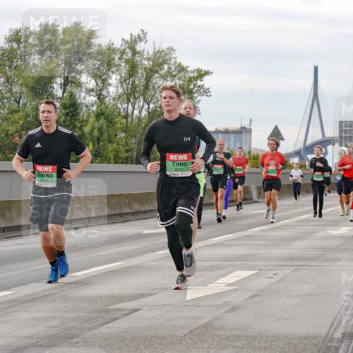 03.10.2025 - Köhlbrandbrückenlauf Michael Burmester http://msf.ph/oto/9161880 03.10.2025 16:02:10 Position 3 9612, 9158, 9655 meine-sportfotos.de