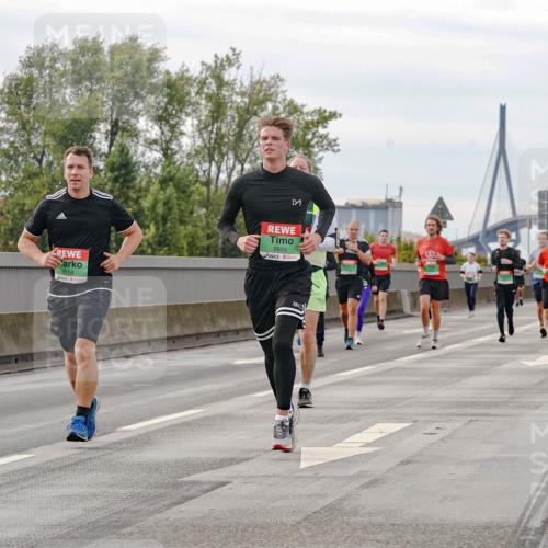 03.10.2025 - Köhlbrandbrückenlauf Michael Burmester http://msf.ph/oto/9161881 03.10.2025 16:02:10 Position 3 9612, 9158, 9655 meine-sportfotos.de
