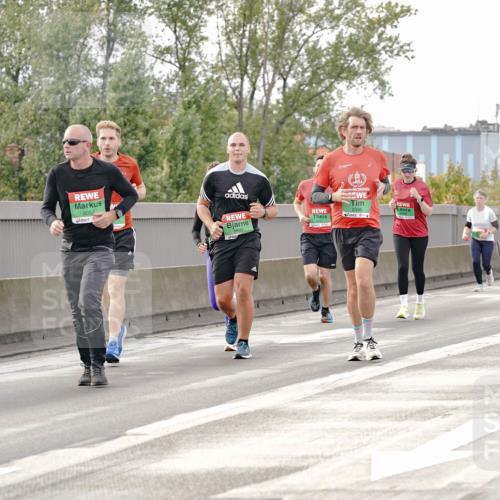 03.10.2025 - Köhlbrandbrückenlauf Michael Burmester http://msf.ph/oto/9161889 03.10.2025 16:02:15 Position 3 8057, 9396, 9608 meine-sportfotos.de