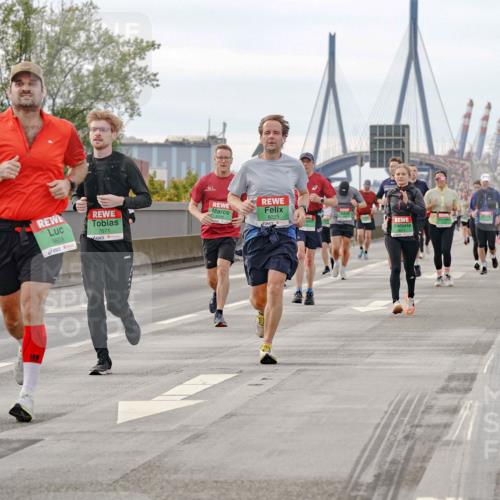 03.10.2025 - Köhlbrandbrückenlauf Michael Burmester http://msf.ph/oto/9161903 03.10.2025 16:02:20 Position 3 9608, 7671, 8229 meine-sportfotos.de