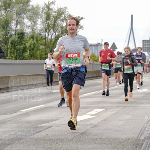 03.10.2025 - Köhlbrandbrückenlauf Michael Burmester http://msf.ph/oto/9161909 03.10.2025 16:02:23 Position 3 7671, 8229 meine-sportfotos.de