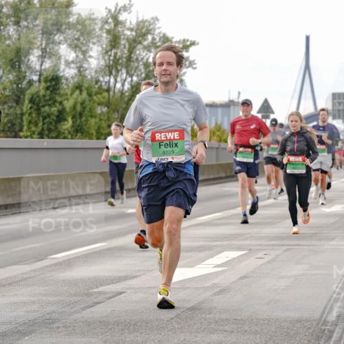 03.10.2025 - Köhlbrandbrückenlauf Michael Burmester http://msf.ph/oto/9161910 03.10.2025 16:02:23 Position 3 7671, 8229 meine-sportfotos.de