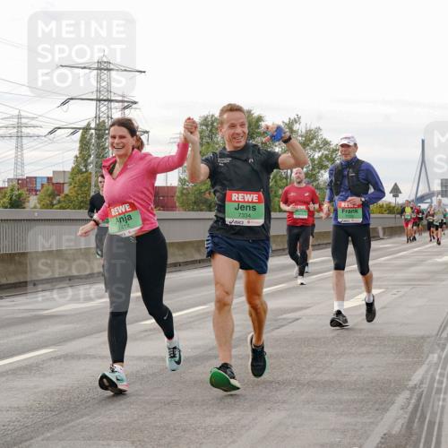 03.10.2025 - Köhlbrandbrückenlauf Michael Burmester http://msf.ph/oto/9161944 03.10.2025 16:02:39 Position 3 7412, 7334, 1 meine-sportfotos.de