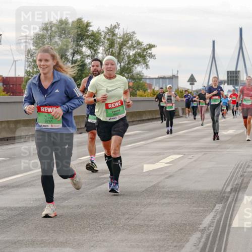 03.10.2025 - Köhlbrandbrückenlauf Michael Burmester http://msf.ph/oto/9162018 03.10.2025 16:03:06 Position 3 3227, 802, 9741, 9682 meine-sportfotos.de