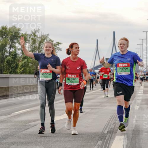 03.10.2025 - Köhlbrandbrückenlauf Michael Burmester http://msf.ph/oto/9162033 03.10.2025 16:03:12 Position 3 8504, 9069, 2010, 9134 meine-sportfotos.de