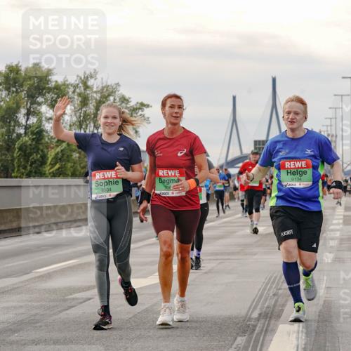 03.10.2025 - Köhlbrandbrückenlauf Michael Burmester http://msf.ph/oto/9162034 03.10.2025 16:03:12 Position 3 8504, 906, 9134 meine-sportfotos.de