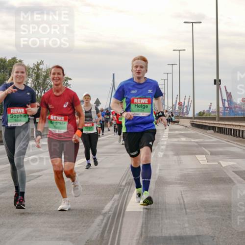03.10.2025 - Köhlbrandbrückenlauf Michael Burmester http://msf.ph/oto/9162038 03.10.2025 16:03:13 Position 3 8504, 069, 9134 meine-sportfotos.de