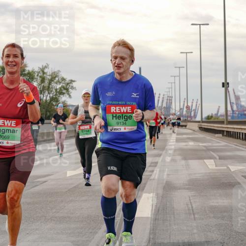 03.10.2025 - Köhlbrandbrückenlauf Michael Burmester http://msf.ph/oto/9162042 03.10.2025 16:03:14 Position 3 4, 9069, 2016, 9134 meine-sportfotos.de