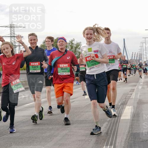 03.10.2025 - Köhlbrandbrückenlauf Michael Burmester http://msf.ph/oto/9162102 03.10.2025 16:03:36 Position 3 899, 8381, 8898, 8367, 8654, 7978, 3952 meine-sportfotos.de