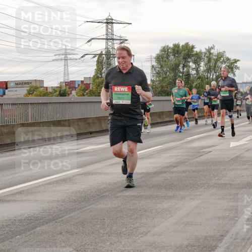 03.10.2025 - Köhlbrandbrückenlauf Michael Burmester http://msf.ph/oto/9162113 03.10.2025 16:03:39 Position 3 7977 meine-sportfotos.de