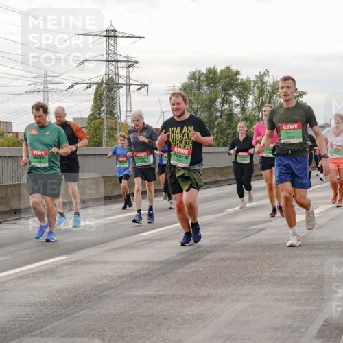 03.10.2025 - Köhlbrandbrückenlauf Michael Burmester http://msf.ph/oto/9162125 03.10.2025 16:03:43 Position 3 8277, 7748, 9722 meine-sportfotos.de